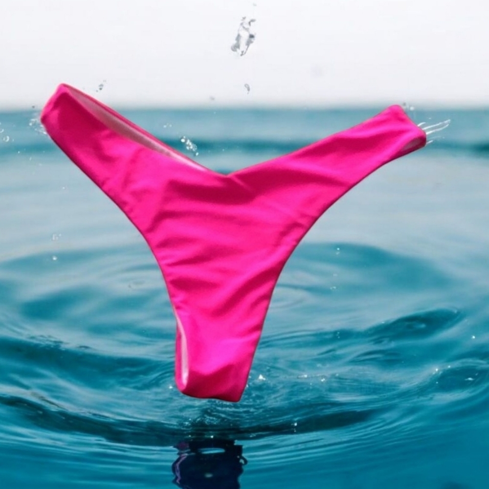 SHEIN THONG HOT PINK size (L) NWOT comes in bag.💖💖